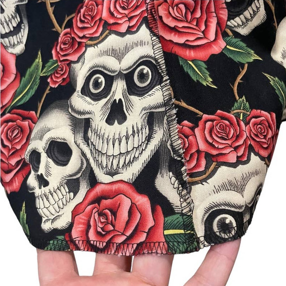 Shrine NWOT Vintage Cocktail Dress Skulls and Roses Print Size M - Picture 11 of 16
